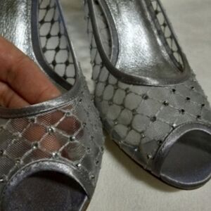 Adriana Patil kitten heeled shoes NWOT